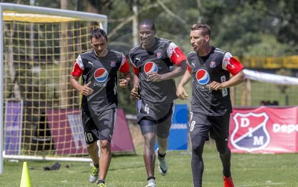 Marlon Piedrahíta, Andrés Mosquera y Jhon Goma Hernández se consolidan en el onceno titular del técnico Luis Zubeldía. Esta noche tendrán otra prueba ante Cortuluá. FOTO juan antonio sánchez
