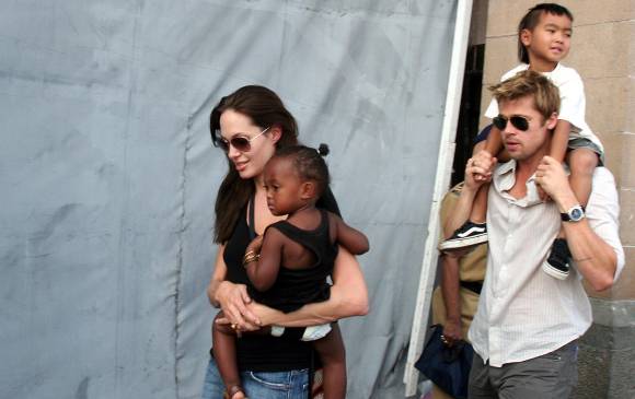 La pareja tomó la decisión de adoptar a Zahara Marley, una bebé de Etiopía cuyos padres murieron por el sida, en 2005. FOTO AP