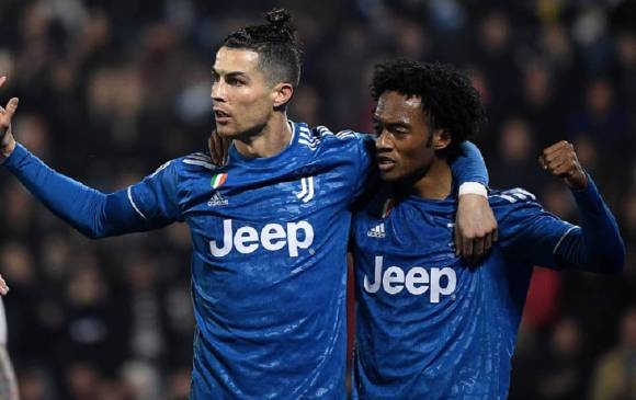 Ronaldo y Cuadrado han mostrado cómo pasan el aislamiento desde sus hogares. FOTO AFP