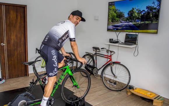 Gabriel J. Mesa lleva 13 años como técnico de ciclismo. En el Clásico EC hace ejercicio y se divierte. FOTO Juan A. sÁNCHEZ