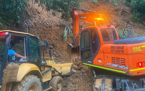 Maquinaria de Invías y funcionarios del Dagran ya se encuentran en la zona de emergencia. FOTO CORTESÍA