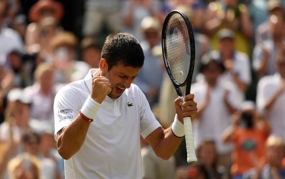 El número uno del mundo, Novak Djokovic celebra su paso a la final en Wimbledon. FOTO REUTERS