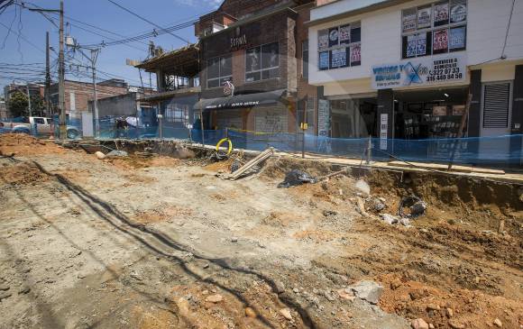  Estado actual de la carrera 43A con calle 33 sur en Envigado por las obras de Metroplús. 