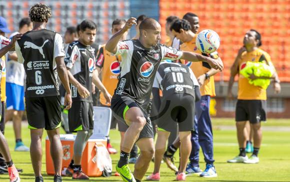 El volante antioqueño, Daniel Restrepo, quien llegó al DIM, proveniente de Leones, es uno de los que no continuarán con el cuadro rojo. FOTO juan antonio sánchez