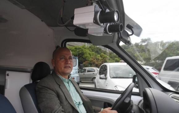 El vehículo está dotado con cámara de fotodetección en su interior, desde donde registra la infracción. FOTO róbinson sáenz