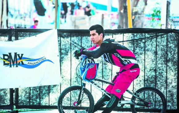 Sergio Salazar estuvo toda la semana en fisioterapia y haciendo vueltas para poder viajar hoy a Estados Unidos. La idea es entrenar hasta el jueves, porque las pruebas inician el viernes. FOTO cortesía