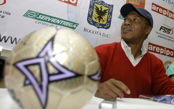 Willington Ortiz, de 68 años y figura de la selección Colombia de fútbol entre la década de los 70 y los 80, denunció que fue asaltado en Bogotá. FOTO ARCHIVO COLPRENSA