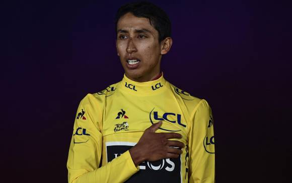 Egan Bernal sigue recibiendo reconocimientos de todos los sectores por su hazaña de coronarse en el Tour de Francia. FOTO AFP