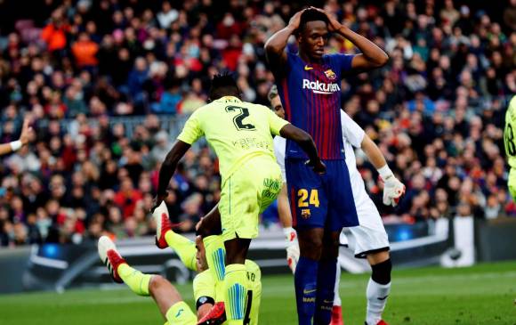 Yerry Mina se lamentó de una oportunidad de anotar en un cabezazo, pero el balón salió desviado. FOTO EFE