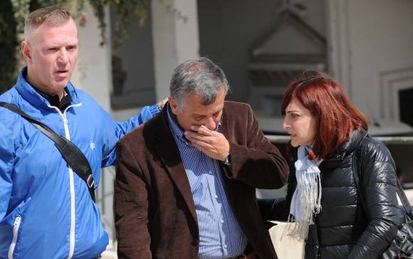 Procedimientos administrativos impidieron que los cadáveres pudieran partir el viernes. FOTO AFP
