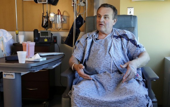 El beneficiario del primer trasplante de pene del país dijo que espera con ansia salir del hospital como un “hombre completo”. FOTO AP