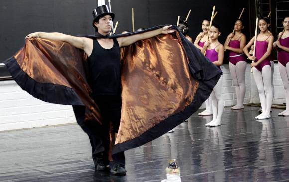 Alumnos de once escuelas de ballet participan en este montaje que alienta el espíritu navideño. FOTO Julio César Herrera