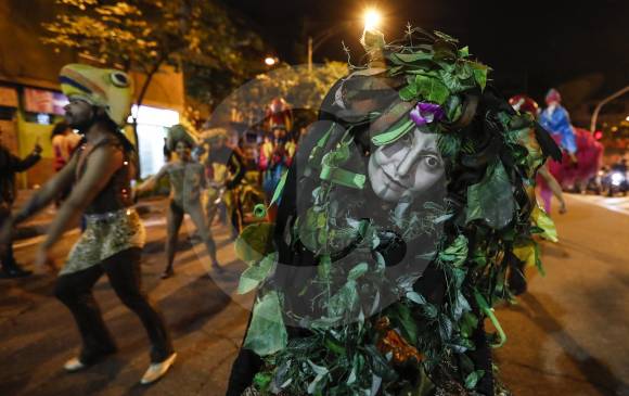 Este tradicional recorrido se ha vuelto emblema de la ciudad. En esta ocasión, más de 800 artistas le contarán historias de fantasmas y relatos populares. FOTO Róbinson Sáenz Vargas