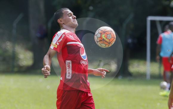 El volante Juan David Cabezas que se había ganado un lugar en el equipo principal, tras la salida de Daniel Torres, no podrá actuar con el DIM hasta el próximo mes. FOTO juan antonio sánchez