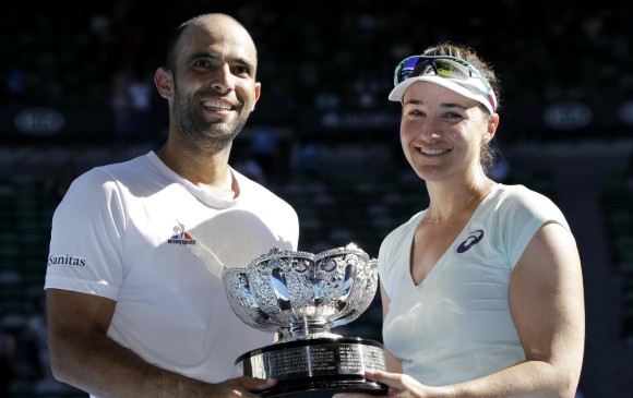 Sebastián Cabal y la estadounidense Abigail Spears conquistaron el título de dobles mixtos en el Abierto de Australia 2017. Fue un gran espaldarazo para la carrera de Cabal. FOTO reuters