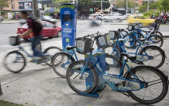 Estrategias como Encicla trabajan para promover mayor uso de la bici. De otro lado, hoy Nequi, start-up de Bancolombia, pagará a sus usuarios $1.000 pesos por cada kilómetro que recorran en bicicleta, hasta un máximo de 20 km por usuario. FOTO Edwin Bustamante