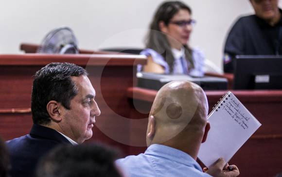 Raúl Cardona, alcalde de Envigado, es uno de los nueve funcionarios acusados de corrupción. Este lunes, en audiencia, ante un juez, negó los cargos que se le imputan. Foto: Jaime Pérez.