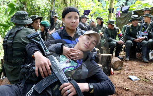 Mientras en La Habana el Gobierno colombiano y las Farc tratan de llegar a un acuerdo de paz, en el campamento del frente 18 de esta guerrilla, la vida transcurre en la cotidianidad de la selva antioqueña. Foto: Donaldo Zuluaga