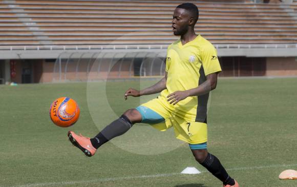 Con Yúber Asprilla por los costados, el Envigado busca resolver los problemas de gol que tuvo en el semestre pasado y que lo sacaron de la fase final. FOTO Juan Antonio Sánchez