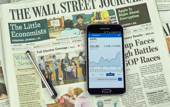 La decisión del WSJ llega en medio de una bajada generalizada de los ingresos publicitarios que los periódicos obtienen con sus ediciones impresas en Estados Unidos. FOTO Shutterstock