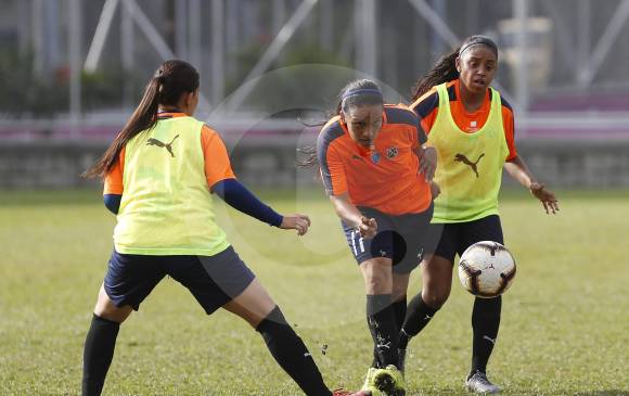 Tatiana Castañeda y Maireth Pérez, titulares hoy con el Medellín en el partido de la Libertadores. FOTO Manuel Saldarriaga