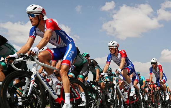 Hace una semana los organizadores del Tour de Emiratos Árabes habían cancelado la carrera a falta de dos etapas por presencia del coronavirus. FOTO EFE