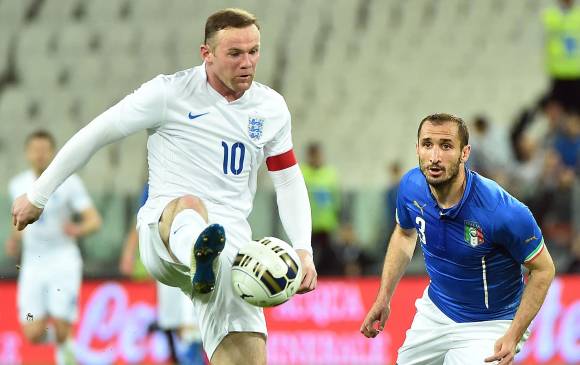 Italia se fue al descanso ganando, pero se dejó empatar en el complemento. FOTO AFP