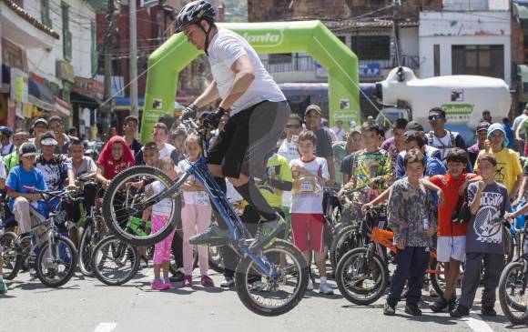 En Barbosa, hasta los guardas van en cicla