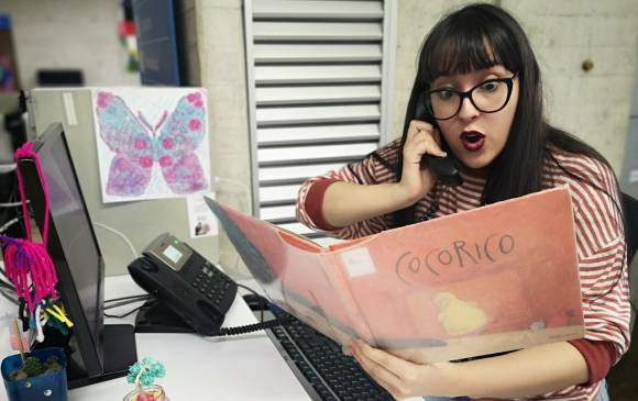 Una llamada virtual para contarle un cuento es una opción de las bibliotecas. También talleres de escritura creativa. FOTO cortesía