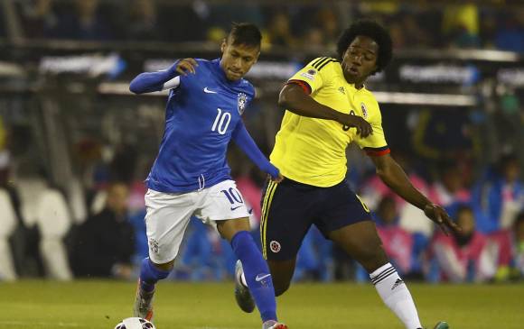 Carlos Sánchez y Neymar. FOTO Reuters