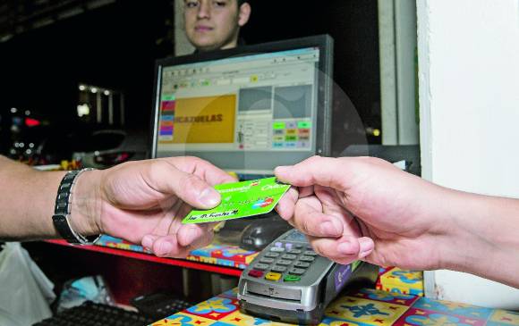 Celebrar y compartir es placentero, pero se debe ser responsable con el gasto para no afectar el bolsillo. FOTO Jaime Pérez