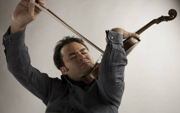 El maestro Alexis Cárdenas, concertino de la Orquesta Nacional d’Ile de France en París. FOTO cortesía filarmed
