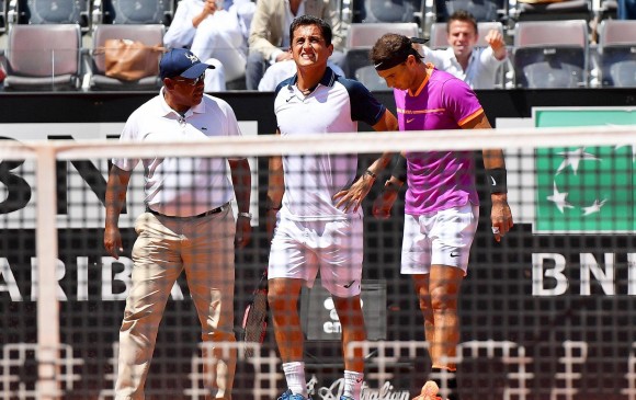 El tenista Nicolás Almagro se retiró con problemas en la rodilla izquierda. FOTO EFE