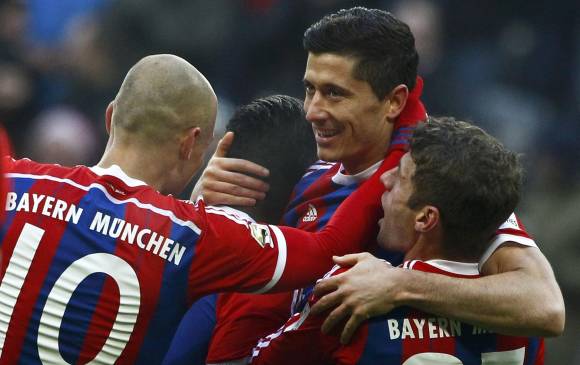 Ocho veces celebró el Bayern Múnich este sábado. FOTO REUTERS