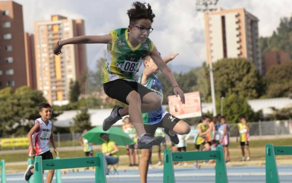 Con variedad de pruebas inició el Festival de atletismo. Este domingo, a las 2:00 p.m., será la tercera reunión para deleite de los aficionados. Foto cortesía Los paisitas