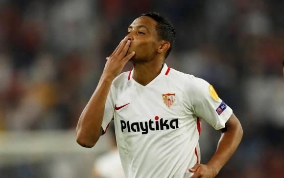 Luis Fernando Muriel venía de marcar gol en el juego en el que Sevilla perdió 4-2 con Barcelona en la Liga de España. FOTO REUTERS 