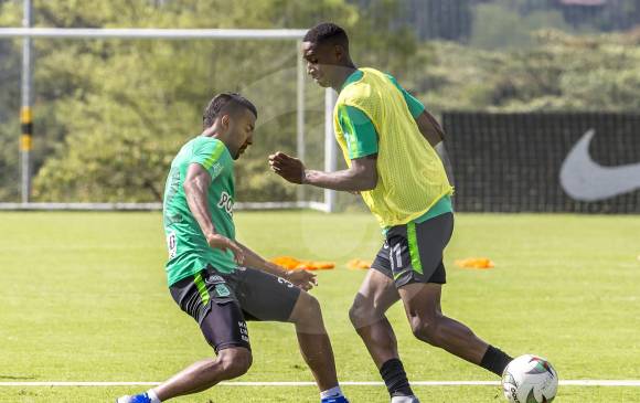 En la imagen aparecen Christian Mafla y el juvenil Andrés Reyes, quienes han tenido oportunidad con Osorio. FOTO juan a. sánchez