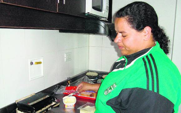 Los sanduches que Mónica Zapata prepara en la sede de Guarne son famosos. FOTO LINA CARDONA 