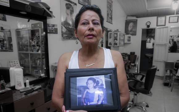 Esperanza Fierro, sobreviviente de Armero, relata cómo fue el día de la avalancha y cómo construyó una nueva vida. Lleva 30 años buscando y esperando a su hija Diana. 