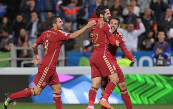 Isco, Sergio Busquets y Pedro convirtieron para España en esta jornada. FOTO AFP