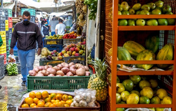 La variación de los precios de los alimentos en la segunda quincena de marzo, habría presionado al alza la inflación. Foto Juan Antonio Sánchez