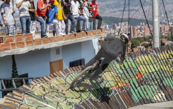 Esta “wallride” (peralte de madera), entre La Independencia 1 y La Torre es la más larga del mundo: 26 mts