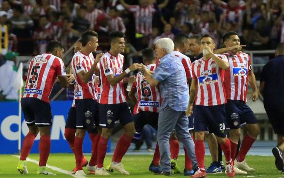 El técnico Julio Comesaña podría convertirse en el entrenador más veterano en alcanzar el título de Liga en Colombia. El uruguayo, nacionalizado en Colombia, tiene 70 años. FOTO efe