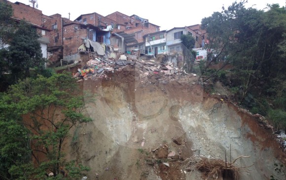 Deslizamiento en el barrio Berlín, comuna 4 de la capital antioqueña. FOTO JAIME ARANGO