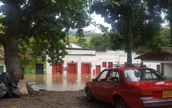 Inundaciones en Bolombolo. FOTO CORTESÍA