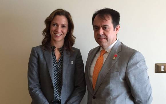 Mincomercio, María Lacouture, con su homólogo de Costa Rica, Alexánder Mora, al anunciar vigor de TLC. FOTO cortesía MINCIT