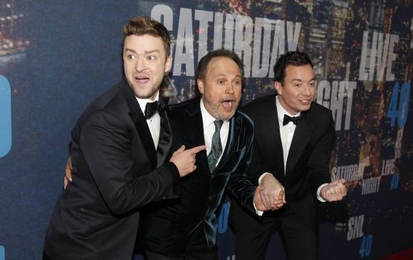 Justin Timberlake, Billy Crystal y Jimmy Fallon en la alfombra roja de la celebración. FOTO AP