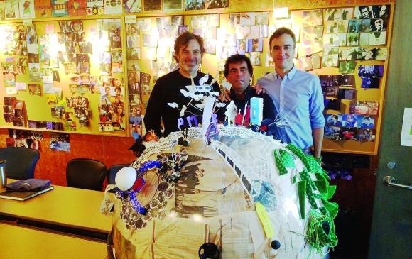 En la imagen, de izquierda a derecha, Roberto Costa, productor; Daniel Kon, manager de Soda Stereo, y Diego Sáenz, productor ejecutivo del documental Sép7imo día.