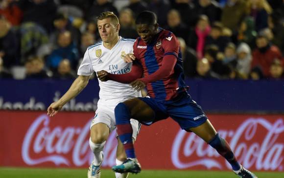 Jefferson Lerma en acción durante el encuentro ante el Real Madrid. FOTO AFP