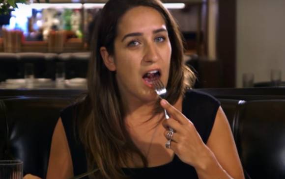 Stephanie Potakis volvió a comer carne tras 22 años y grabó los resultados.